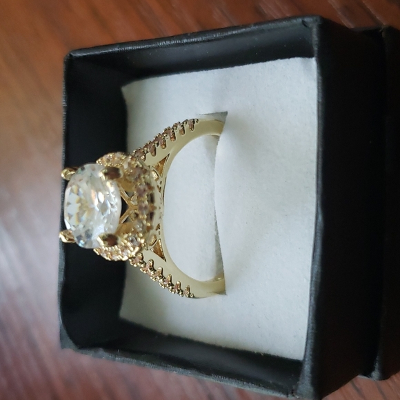 3CT Round 14K Yellow Gold Plated Halo Engagement Ring. - Picture 7 of 8